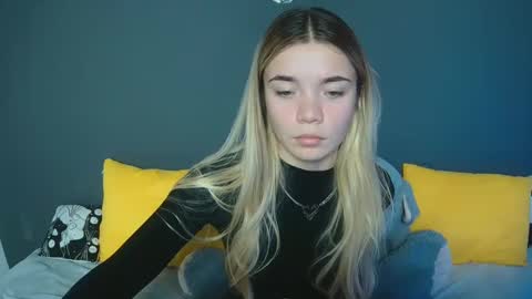 blondagirl_ online show from December 4, 2024, 1:20 pm
