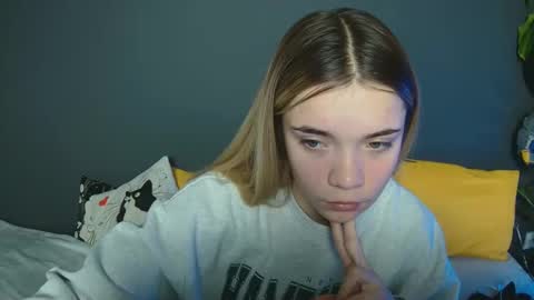 blondagirl_ online show from December 10, 2024, 1:44 pm