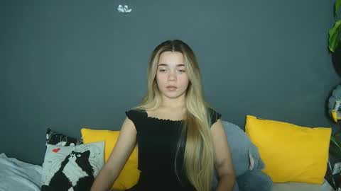 blondagirl_ online show from December 10, 2024, 4:49 pm
