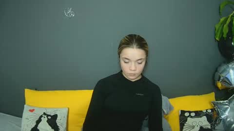 blondagirl_ online show from December 11, 2024, 4:42 pm