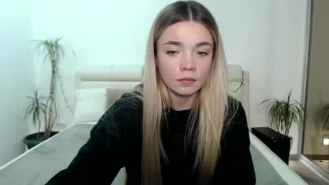 blondagirl_ online show from December 12, 2024, 5:04 pm