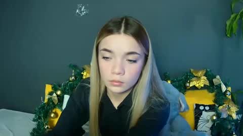 blondagirl_ online show from December 13, 2024, 1:33 pm
