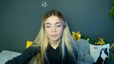 blondagirl_ online show from December 13, 2024, 5:10 pm
