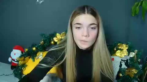 blondagirl_ online show from December 14, 2024, 1:27 pm