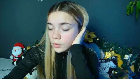 blondagirl_ online show from December 14, 2024, 4:31 pm