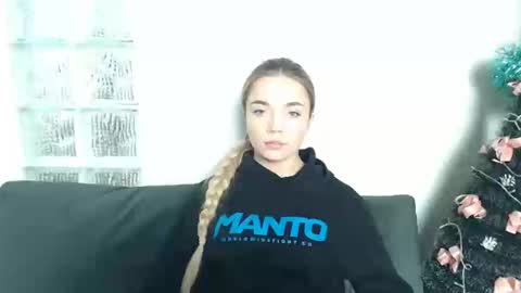 blondagirl_ online show from December 20, 2024, 1:54 pm
