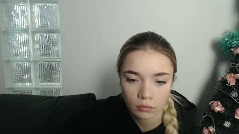 blondagirl_ online show from December 20, 2024, 4:57 pm