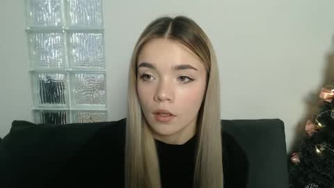 blondagirl_ online show from December 28, 2024, 12:13 pm