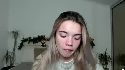 blondagirl_ online show from December 29, 2024, 1:17 pm