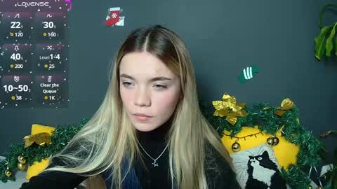 blondagirl_ online show from January 7, 2025, 5:31 pm