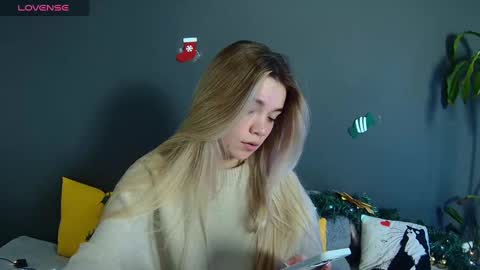 blondagirl_ online show from January 13, 2025, 1:28 pm