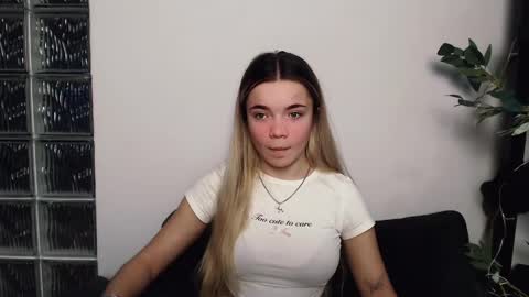 blondagirl_ online show from January 17, 2025, 3:43 pm
