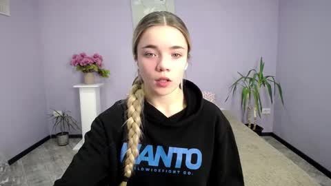 blondagirl_ online show from February 4, 2025, 1:59 pm