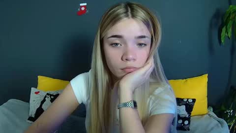 blondagirl_ online show from February 5, 2025, 11:06 pm