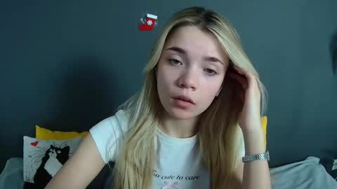 blondagirl_ online show from March 9, 2025, 1:59 pm