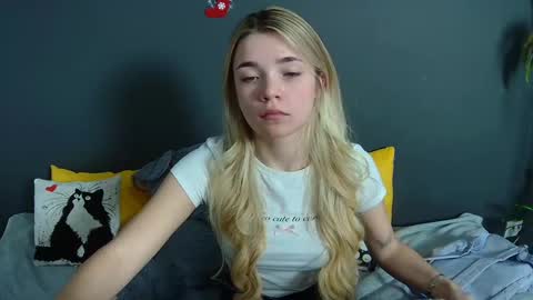 blondagirl_ online show from March 9, 2025, 5:39 pm