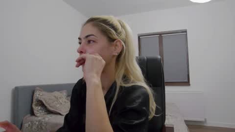 blonde4pasion online show from December 6, 2024, 5:42 am