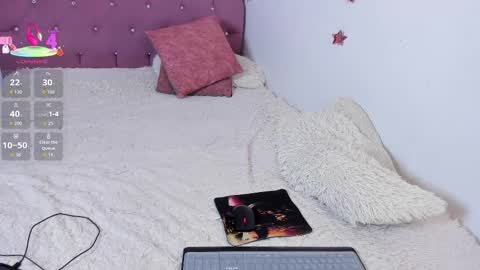 Esperancita and Karina online show from December 3, 2025, 1:57 am