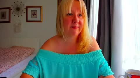 Nicole online show from July 4, 2026, 3:35 am