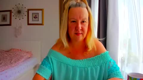 Nicole online show from July 5, 2026, 3:19 pm