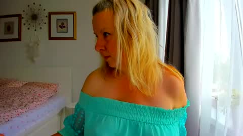 Nicole online show from July 6, 2026, 5:37 am