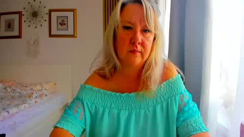 Nicole online show from July 28, 2026, 3:21 pm