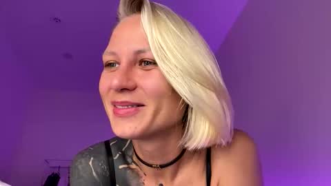 blonde_fuck_couple online show from May 28, 2026, 12:41 am