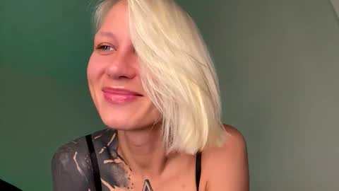 blonde_fuck_couple online show from May 31, 2026, 12:19 am