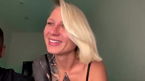 blonde_fuck_couple online show from June 3, 2026, 12:24 am