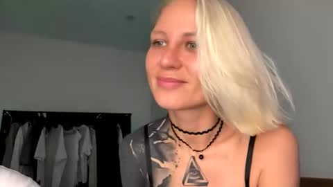 blonde_fuck_couple online show from June 15, 2026, 12:24 am
