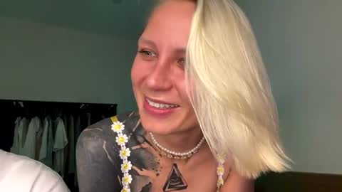 blonde_fuck_couple online show from June 16, 2026, 5:54 am