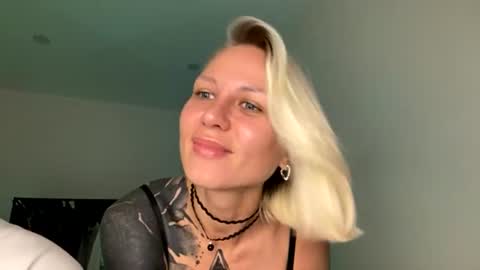 blonde_fuck_couple online show from June 29, 2026, 12:17 am