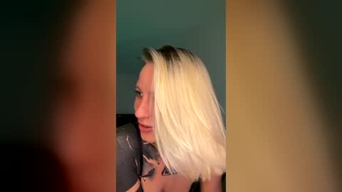 blonde_fuck_couple online show from June 30, 2026, 12:11 am