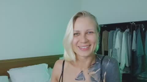 blonde_fuck_couple online show from July 4, 2026, 9:26 am