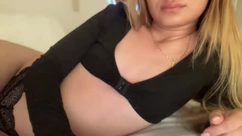 Snapshot of blonde_petite chatting on May 29, 2026, 2:09 am Alice online show from May 29, 2026, 2:09 am