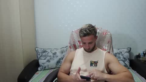 Mr Blond online show from October 17, 2025, 8:33 pm