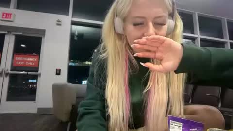 Snapshot of blondebunny999 chatting on August 5, 2026, 3:42 am blondebunny999 online show from August 5, 2026, 3:42 am