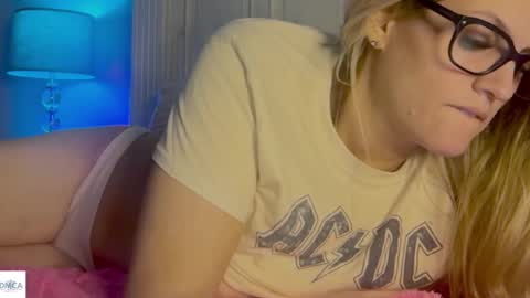 Snapshot of blondechristine99 chatting on March 1, 2026, 9:39 pm blondechristine99 online show from March 1, 2026, 9:39 pm