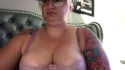 Snapshot of blondecupcke90 chatting on July 17, 2026, 6:53 am Blondecupcake90 online show from July 17, 2026, 6:53 am