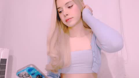 Snapshot of blondetwinkcum19 chatting on December 30, 2024, 3:03 am zoey madisson 3 online show from December 30, 2024, 3:03 am