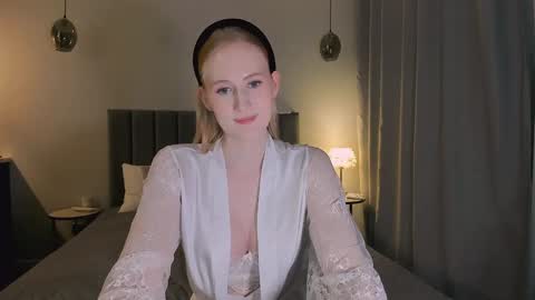 Snapshot of blondiemermaid chatting on December 6, 2024, 4:06 pm Mia online show from December 6, 2024, 4:06 pm