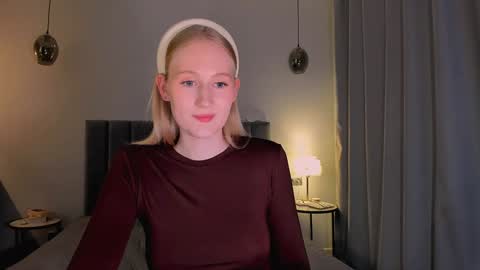 Snapshot of blondiemermaid chatting on December 24, 2024, 8:38 pm Mia online show from December 24, 2024, 8:38 pm