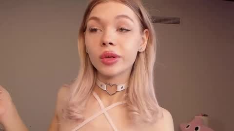 blondy_fina online show from April 15, 2026, 4:41 am