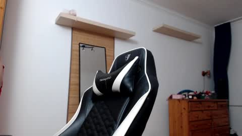 blondyelena online show from February 7, 2025, 4:35 pm