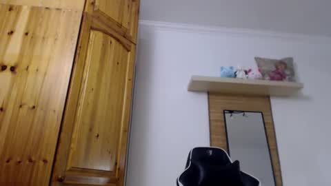 blondyelena online show from November 1, 2025, 7:54 am