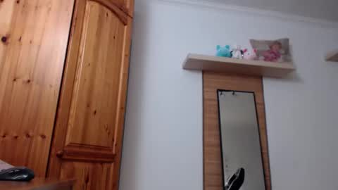 Snapshot of blondyelena chatting on December 19, 2025, 5:47 am blondyelena online show from December 19, 2025, 5:47 am