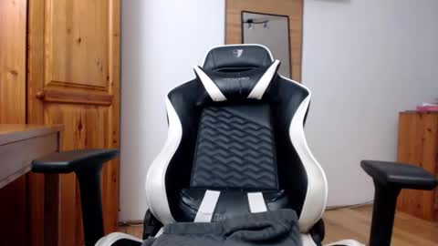 blondyelena online show from March 11, 2026, 7:25 am