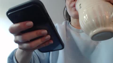 Snapshot of blondyelena chatting on May 4, 2026, 5:47 am blondyelena online show from May 4, 2026, 5:47 am