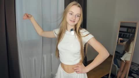 Sophia online show from November 13, 2025, 8:24 am