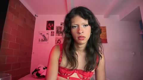 Bella Bloom ts online show from November 17, 2025, 6:19 am